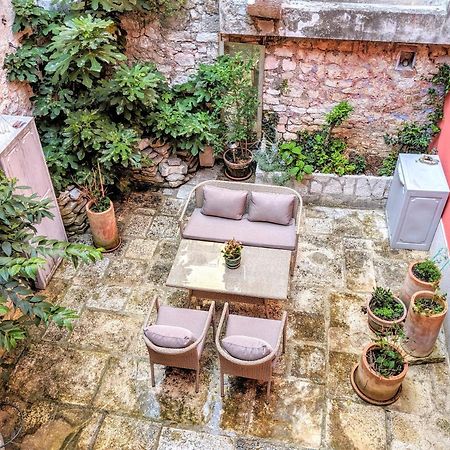 Private Courtyard Medieval Stone Home In Old Town ロヴィニ エクステリア 写真