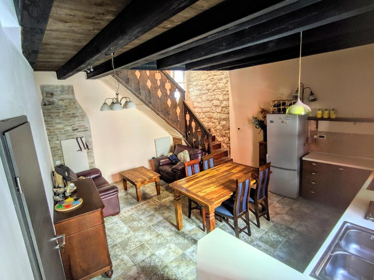 Private Courtyard Medieval Stone Home In Old Town ロヴィニ エクステリア 写真